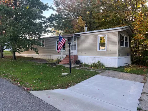 1662 Glenhaven Ln, Erie, PA 16509