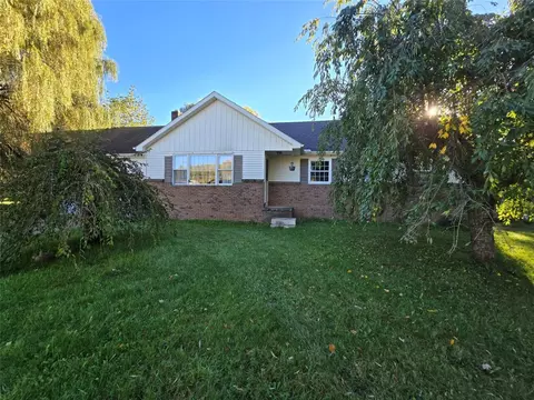 9551 S Dougan Rd, Erie, PA 16510