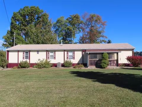 18720 Fox Rd, Venango, PA 16440