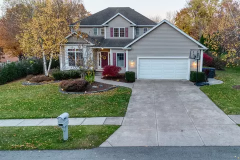 5313 Woodland Hills Cir, Erie, PA 16509