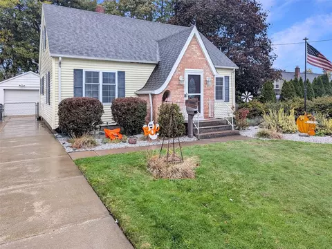 4518 Harding Dr, Erie, PA 16509
