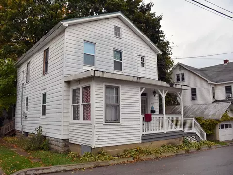 328 Wallace St, Meadville, PA 16335