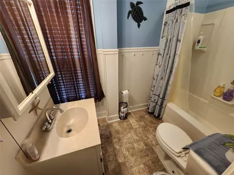 Bath - 699 E Wayne St, Corry, PA 16407 photo 1 of 2