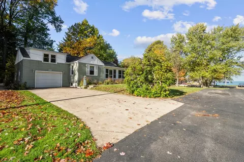 5102 E Lake Rd, Erie, PA 16511