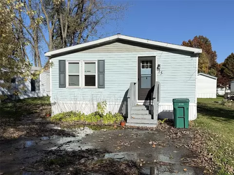15 Woodside Dr, Mckean, PA 16426