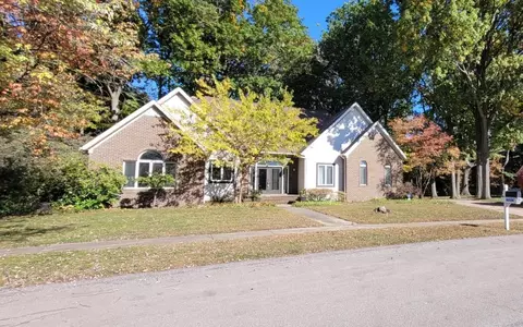 5064 Wolf Run Dr, Erie, PA 16505