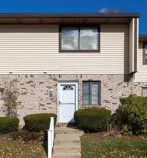 5295 Countryside Dr, Erie, PA 16511