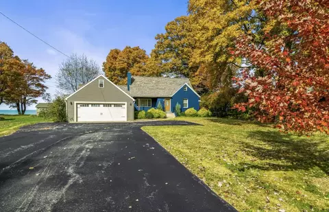 4244 E South Shore Dr, Erie, PA 16511