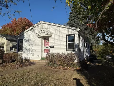 325 Eagle Point Blvd, Erie, PA 16511