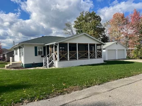 32 Walnut St, Albion, PA 16401
