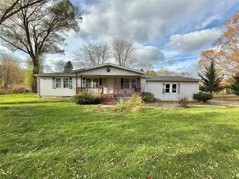 9912 Old Ridge Rd, Girard, PA 16417