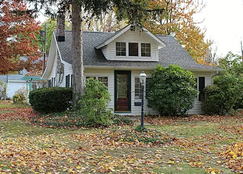 303 Roslyn Ave, Erie, PA 16505