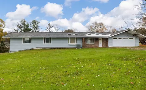 7451 White Birch Ln, Erie, PA 16509