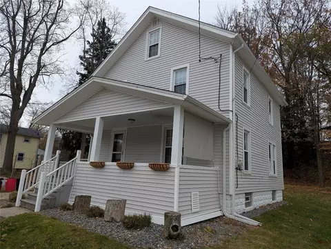 27 Wellington St, North East, PA 16428