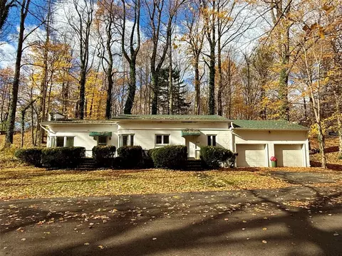 5616 E Lake Rd, Erie, PA 16511