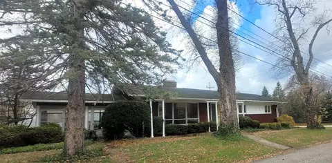 606 Hilltop Rd, Erie, PA 16509