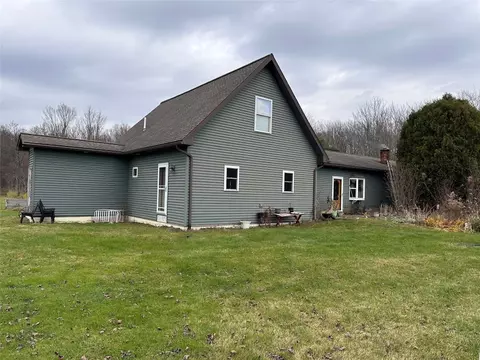 8060 Old State Rd, Cranesville, PA 16410