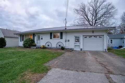326 Hathaway St W, Girard, PA 16417