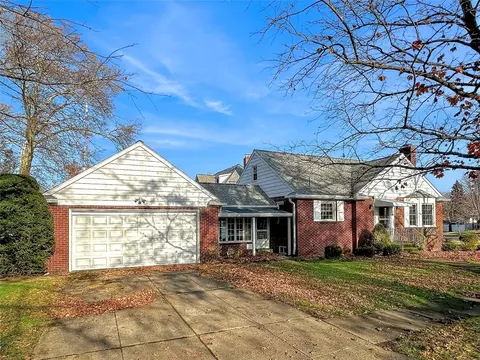 6 W Metcalf St, Erie, PA 16508