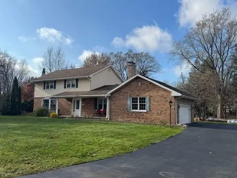 1520 Pasadena Dr, Erie, PA 16505