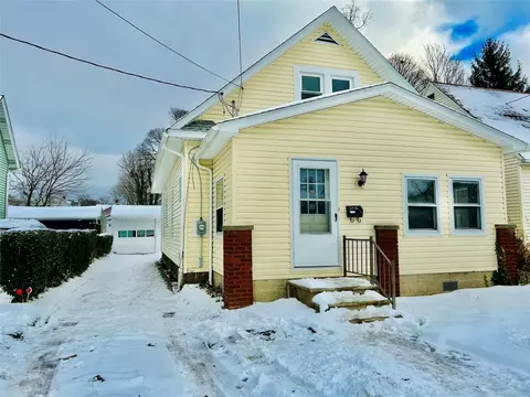 2713 Plum St, Erie, PA 16508