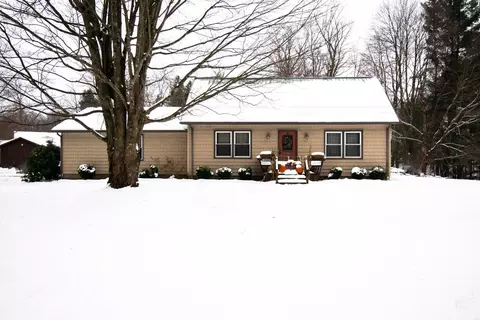 24977 Saegertown St, Saegertown, PA 16433
