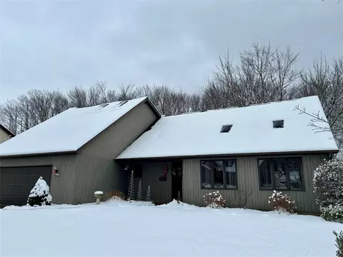 4146 Ridgewood Dr, Erie, PA 16506
