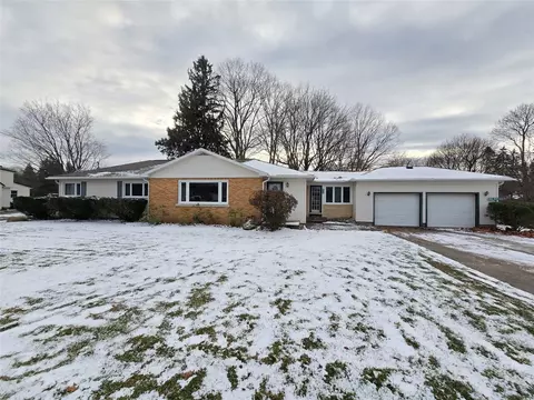 838 Rice Ave, Girard, PA 16417