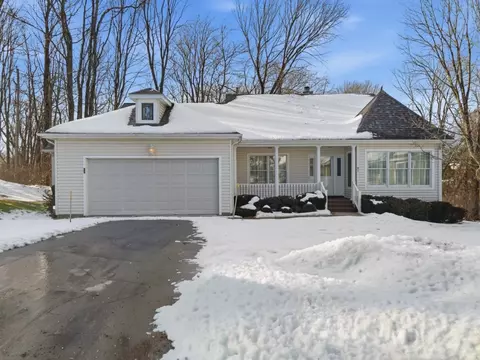 10 Longfellow Dr, Erie, PA 16509