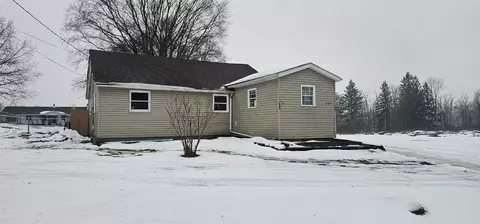 265 W 2nd St, Waterford, PA 16441