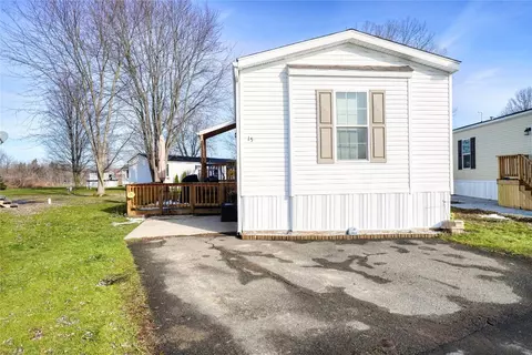 15 Diane Ct, Mckean, PA 16426