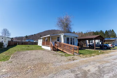 13 Frontier Dr, Youngsville, PA 16371