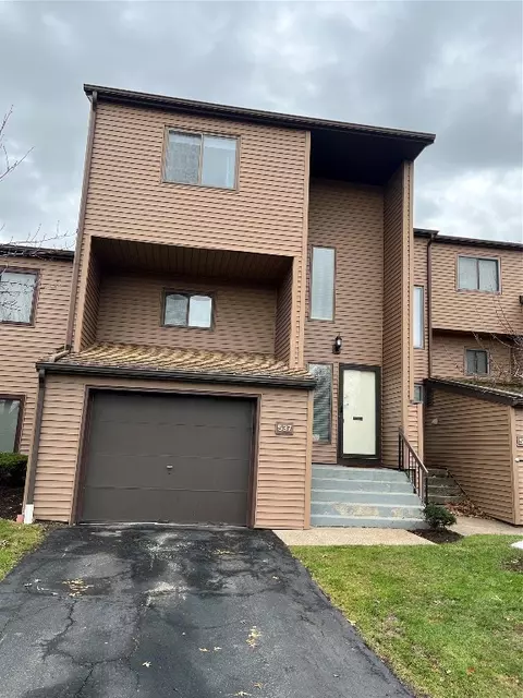 537 Montroyale Dr, Erie, PA 16504