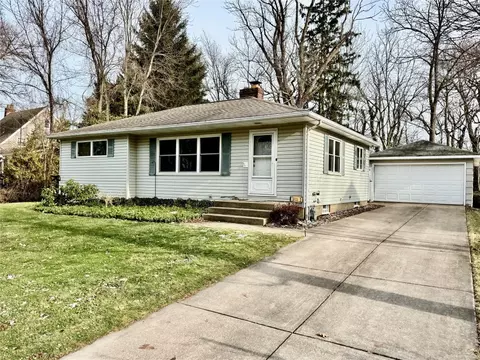 2921 Wellington Rd, Millcreek, PA 16506