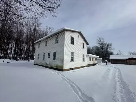 9573 State Line Rd, Albion, PA 16401