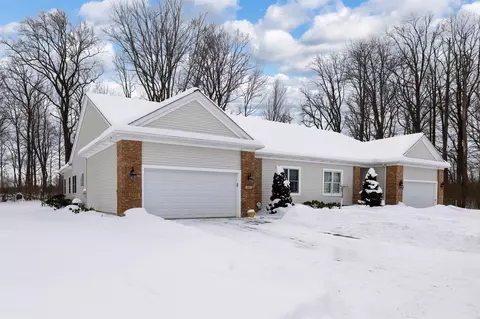 2017 Chatham Dr, Fairview, PA 16415