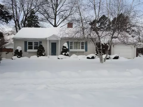 626 Seminole Dr, Erie, PA 16505