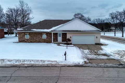 5317 Woodbridge Ct, Erie, PA 16509