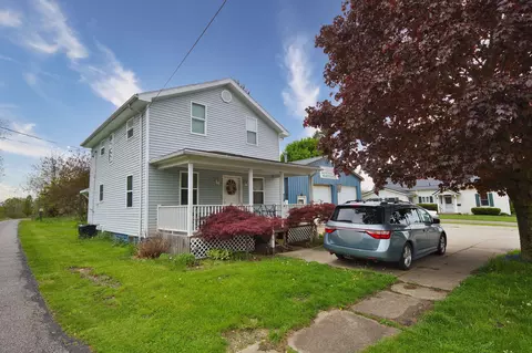 28 Chestnut St, Girard, PA 16417