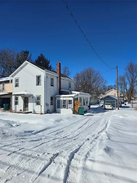 10064 Railroad St, Lake City, PA 16423