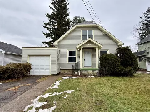 20 Pershing Ave, North East, PA 16428