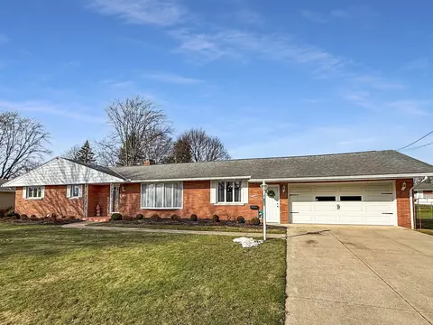 1240 Greenfield Dr, Erie, PA 16509