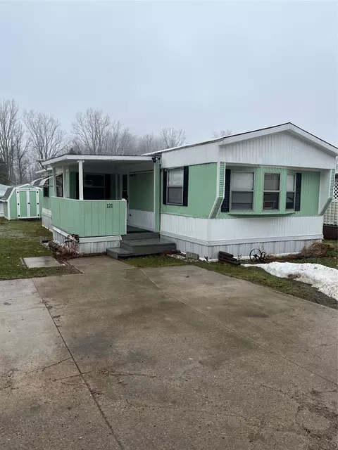 5005 Zuck Rd #121, Erie, PA 16506