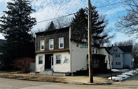 902 W 4th St, Erie, PA 16507