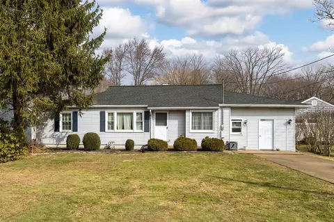 417 Parkside Dr, Erie, PA 16511