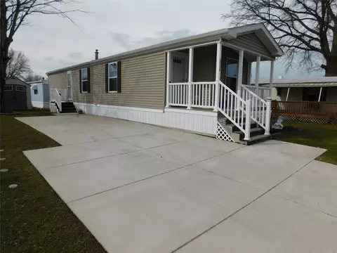 2714 E Park Ln, Erie, PA 16506