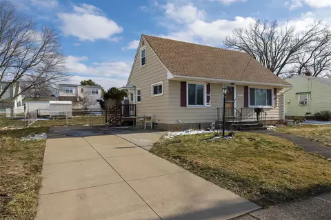933 Colony Dr, Erie, PA 16505