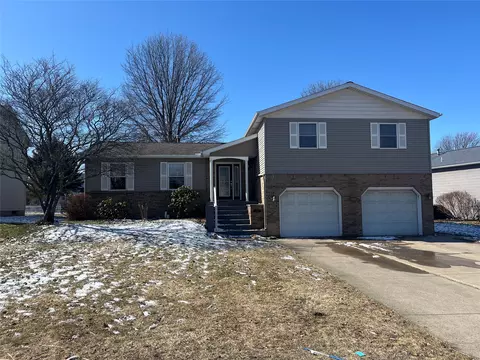 2074 Bernwood Dr, Erie, PA 16510