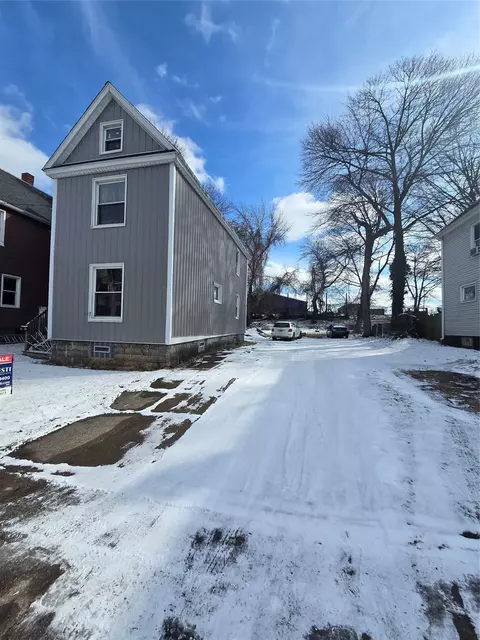 1131 W 11th St, Erie, PA 16502