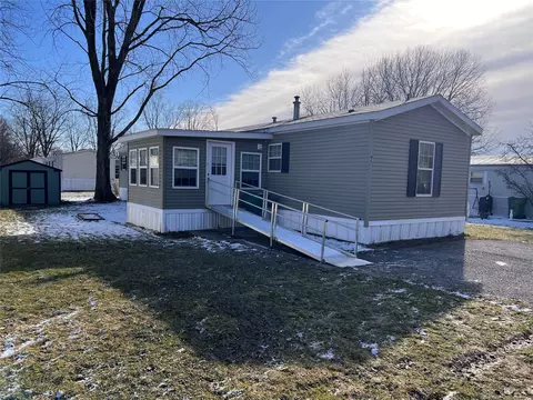 7 Bernwood Dr, Mckean, PA 16426